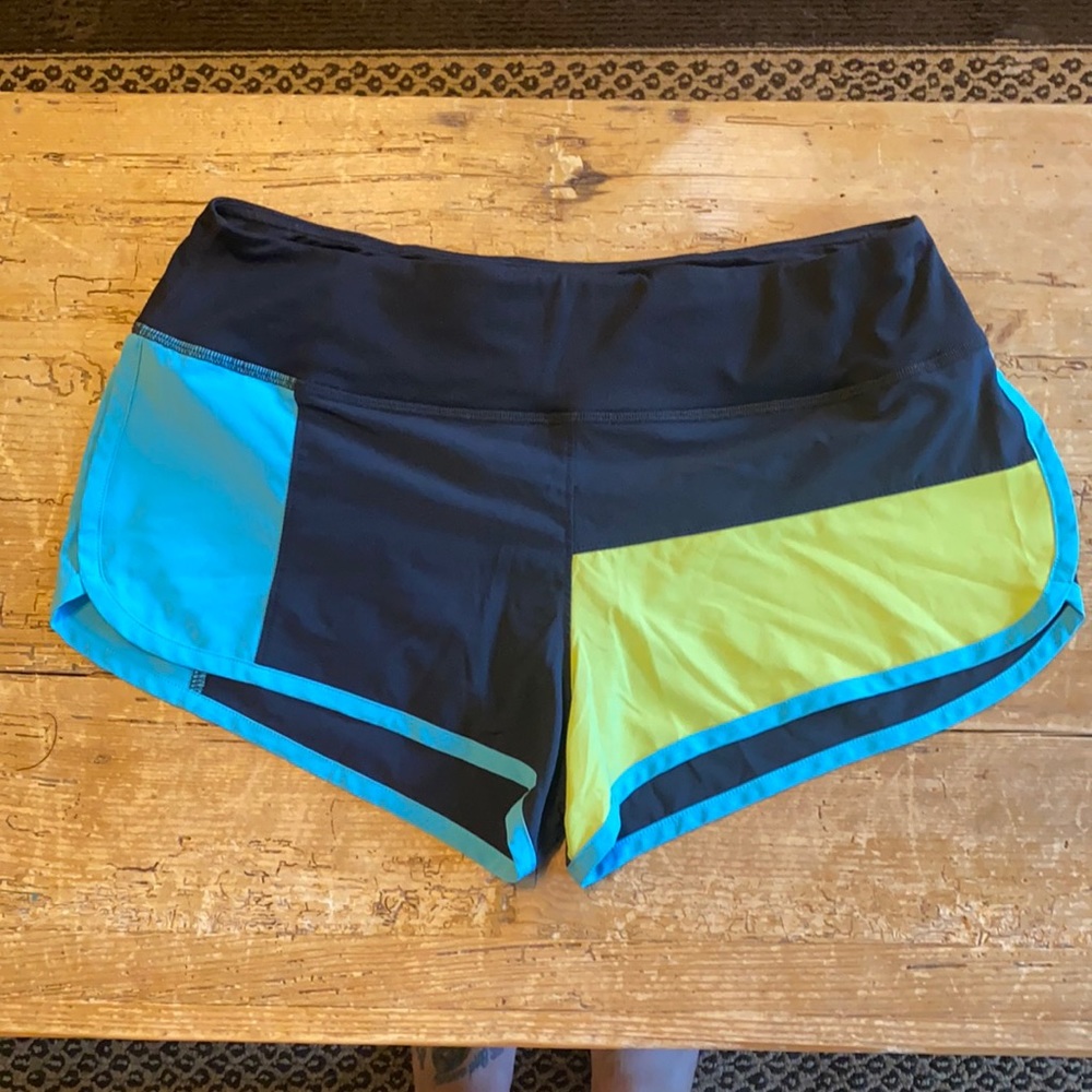 Large Rabbit Lady Dukes 2.5" Running Shorts EUC